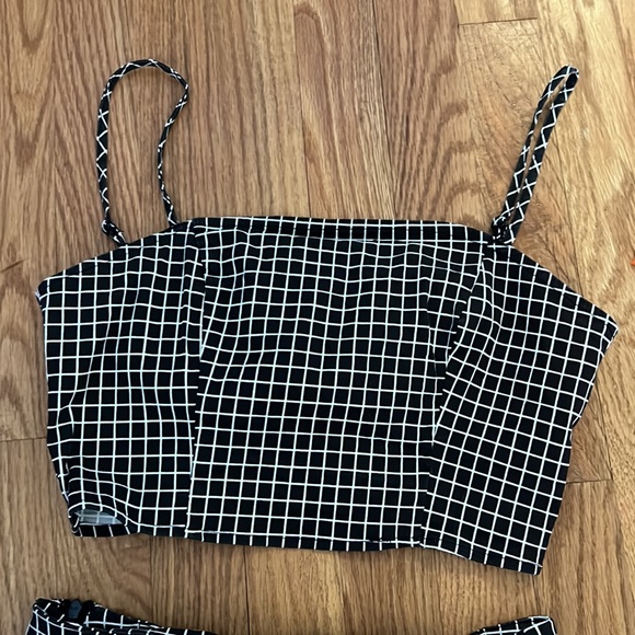 Skirt and shirt set - Picture 2 of 4